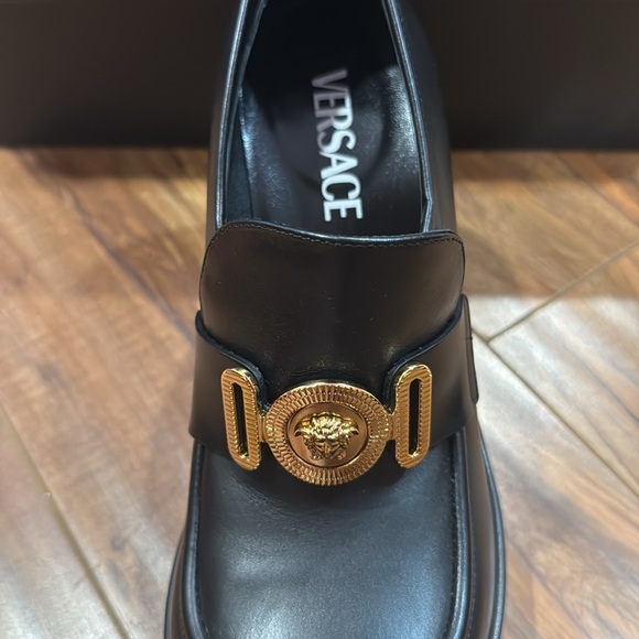 Never worn with tags. Comes with box and dust bags. Box with scratches - Picture 3 of 6